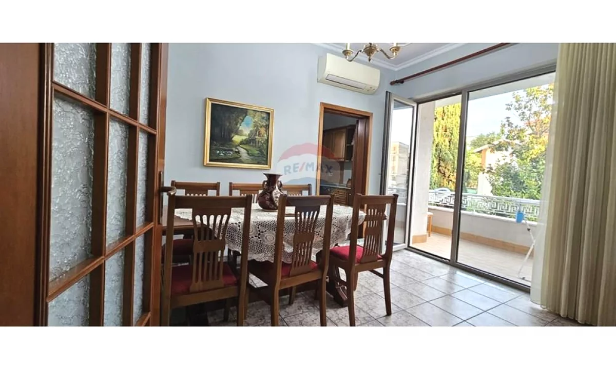 Shtepi me qera Apartament ne Tirane, 3+1, Mobilimi E mobiluar, Pagesa 750  Euro.