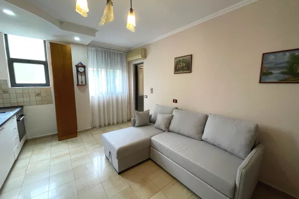 Shtepi me qera Apartament ne Tirane, 1+1, Mobilimi E mobiluar, Pagesa 60,000  Leke.