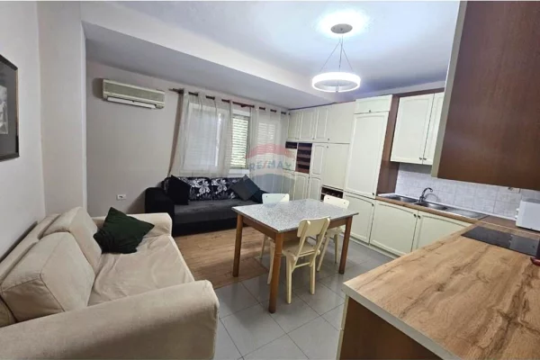 Shtepi me qera Apartament ne Tirane, 3+1, Mobilimi E mobiluar, Pagesa 60,000  Leke.