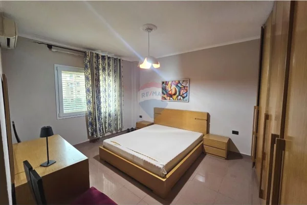 Shtepi me qera Apartament ne Tirane, 3+1, Mobilimi E mobiluar, Pagesa 60,000  Leke.