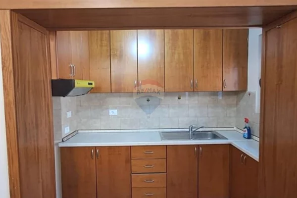 Shtepi ne shitje Apartament ne Tirane, 2+1, Mobilimi Pjeserisht e mobiluar, Pagesa 143,000  Euro.