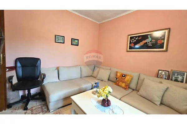 Shtepi ne shitje Apartament ne Tirane, 3+1, Mobilimi E mobiluar, Pagesa 175,000  Euro.