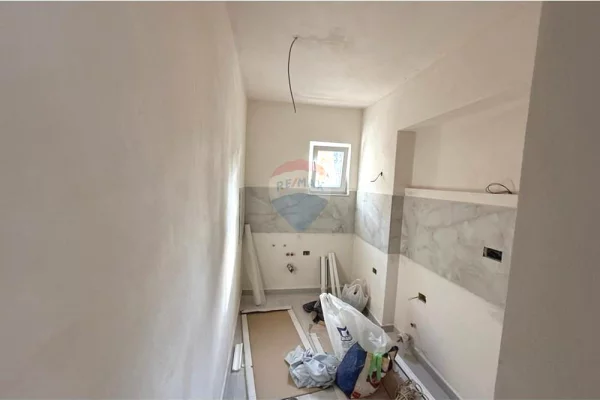 Shtepi me qera Apartament ne Tirane, 2+1, Mobilimi Bosh, pa mobiluar, Pagesa 65,000  Leke.
