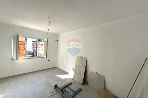 Shtepi me qera Apartament ne Tirane, 2+1, Mobilimi Bosh, pa mobiluar, Pagesa 65,000  Leke.