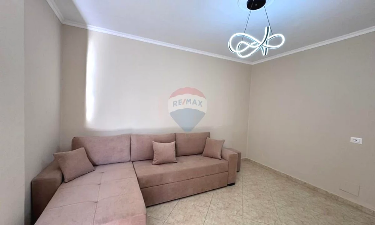 Shtepi me qera Apartament ne Tirane, 2+1, Mobilimi E mobiluar, Pagesa 500  Euro.