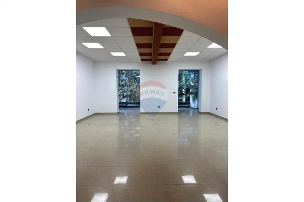 Business Property for Rent 3+1 in Tirana - 1,000 Euro