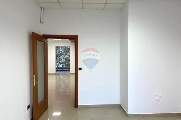 Business Property for Rent 3+1 in Tirana - 1,000 Euro
