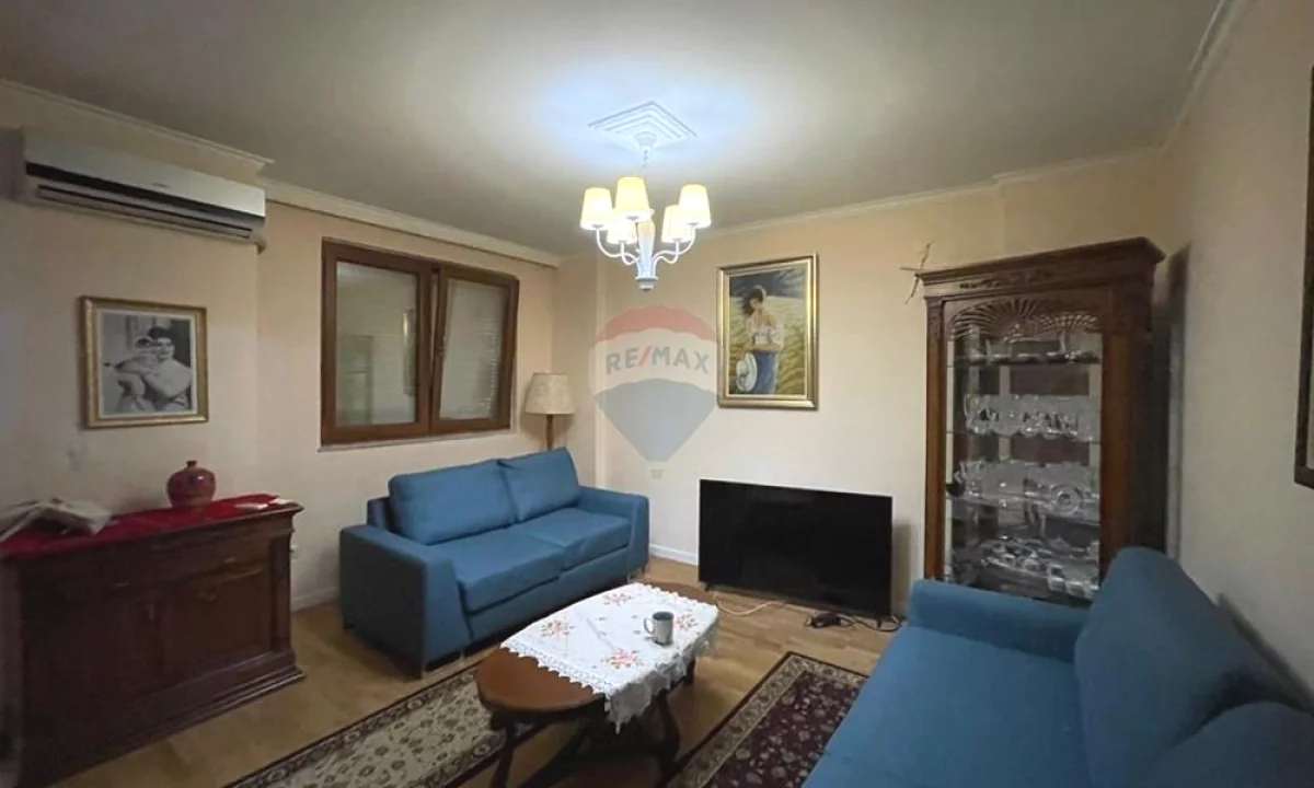 Shtepi me qera Apartament ne Tirane, 2+1, Mobilimi E mobiluar, Pagesa 1,000  Euro.