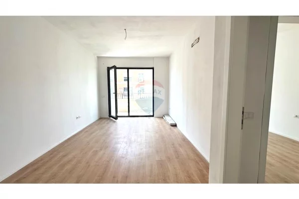 Shtepi ne shitje Apartament ne Tirane, 1+1, Mobilimi Pjeserisht e mobiluar, Pagesa 179,500  Euro.