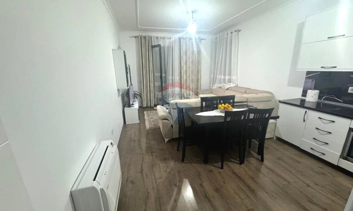 Shtepi ne shitje Apartament ne Tirane, 2+1, Mobilimi E mobiluar, Pagesa 179,000  Euro.