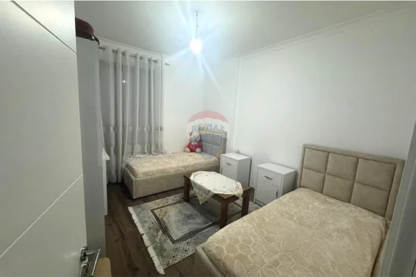 Shtepi ne shitje Apartament ne Tirane, 2+1, Mobilimi E mobiluar, Pagesa 179,000  Euro.