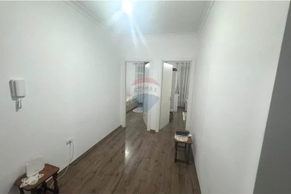 Shtepi ne shitje Apartament ne Tirane, 2+1, Mobilimi E mobiluar, Pagesa 179,000  Euro.