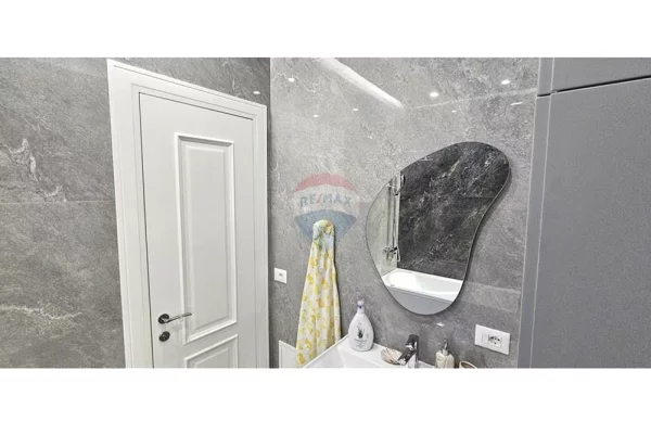 Shtepi ne shitje Apartament ne Tirane, 2+1, Mobilimi E mobiluar, Pagesa 210,000  Euro.