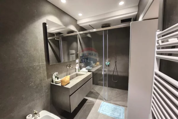 Shtepi ne shitje Apartament ne Tirane, 2+1, Mobilimi E mobiluar, Pagesa 380,000  Euro.