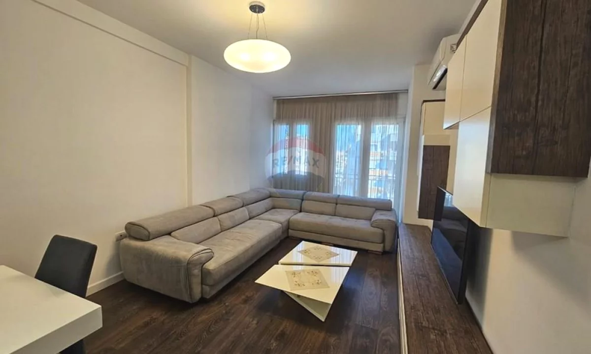 Shtepi ne shitje Apartament ne Tirane, 2+1, Mobilimi E mobiluar, Pagesa 180,000  Euro.