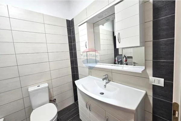 Shtepi ne shitje Apartament ne Tirane, 2+1, Mobilimi E mobiluar, Pagesa 180,000  Euro.