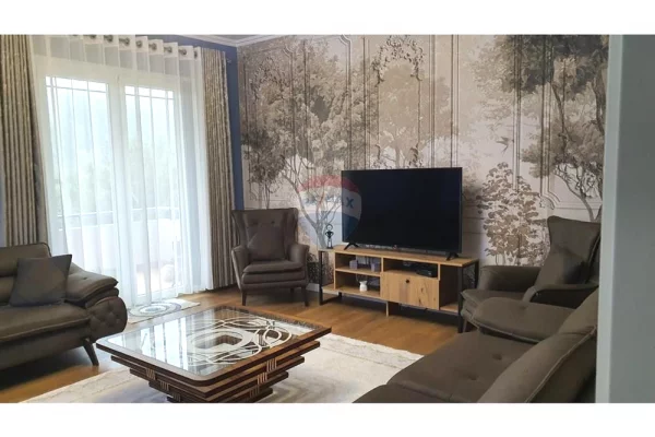 Apartament 2+1+2 Kopshti Botanik 