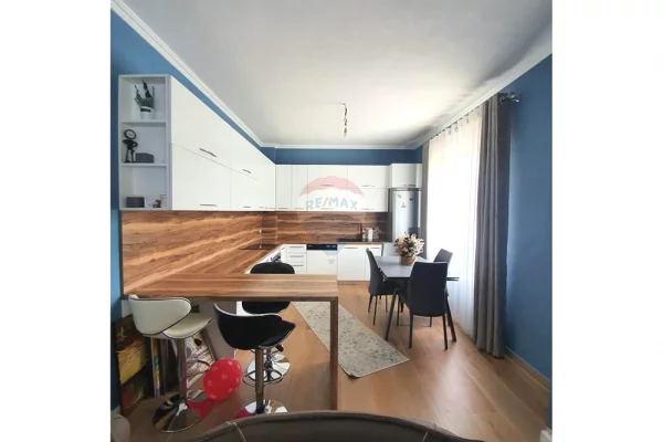Shtepi ne shitje Apartament ne Tirane, 2+1, Mobilimi E mobiluar, Pagesa 255,000  Euro.