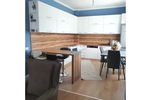 Shtepi ne shitje Apartament ne Tirane, 2+1, Mobilimi E mobiluar, Pagesa 255,000  Euro.