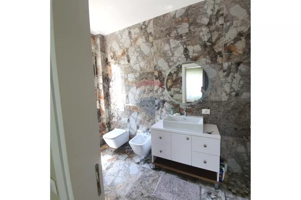 Shtepi ne shitje Apartament ne Tirane, 2+1, Mobilimi E mobiluar, Pagesa 255,000  Euro.