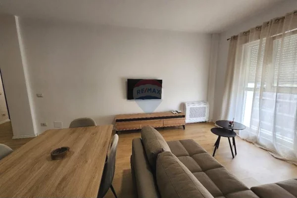 Shtepi me qera Apartament ne Tirane, 2+1, Mobilimi E mobiluar, Pagesa 500  Euro.