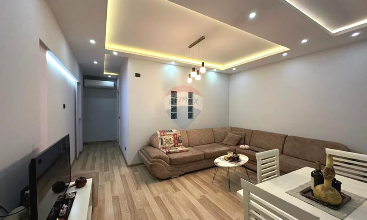 Shtepi ne shitje Apartament ne Tirane, 2+1, Mobilimi E mobiluar, Pagesa 120,000  Euro.