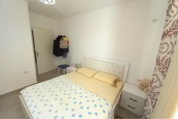 Shtepi me qera Apartament ne Tirane, 1+1, Mobilimi E mobiluar, Pagesa 40,000  Leke.
