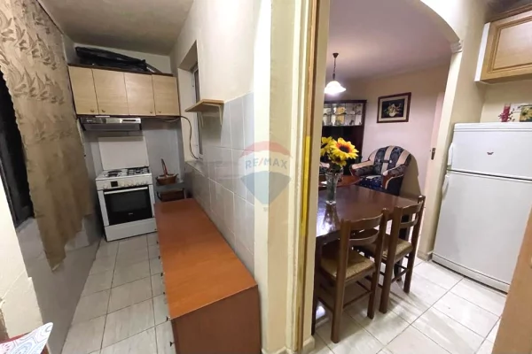 Shtepi ne shitje Apartament ne Tirane, 1+1, Mobilimi E mobiluar, Pagesa 105,000  Euro.