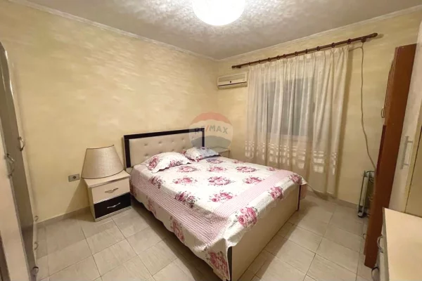 Shtepi ne shitje Apartament ne Tirane, 1+1, Mobilimi E mobiluar, Pagesa 105,000  Euro.