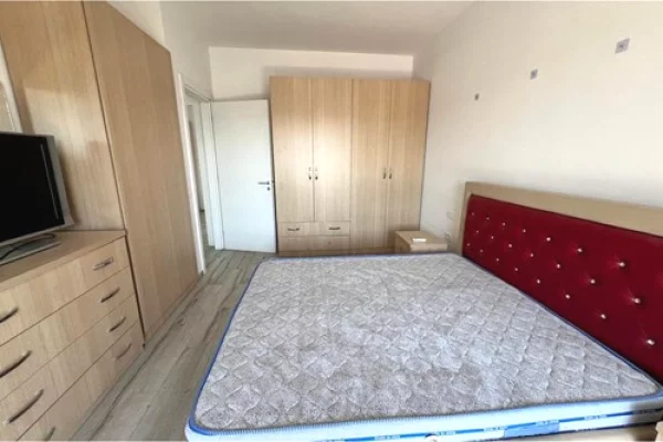 Shtepi ne shitje Apartament ne Tirane, 3+1, Mobilimi Pjeserisht e mobiluar, Pagesa 235,000  Euro.
