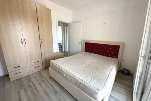 Shtepi ne shitje Apartament ne Tirane, 3+1, Mobilimi Pjeserisht e mobiluar, Pagesa 235,000  Euro.