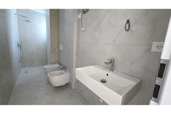 Shtepi ne shitje Apartament ne Tirane, 1+1, Mobilimi E mobiluar, Pagesa 86,000  Euro.