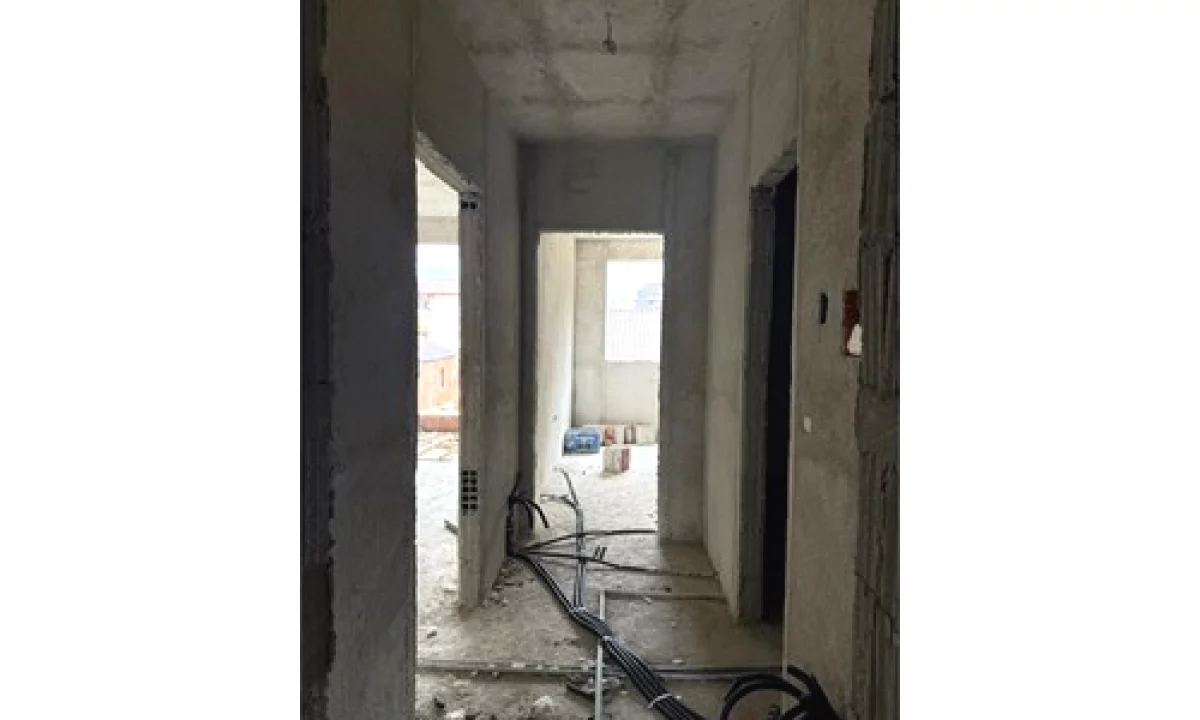 Shtepi ne shitje Apartament ne Tirane, 1+1, Mobilimi Bosh, pa mobiluar, Pagesa 85,000  Euro.