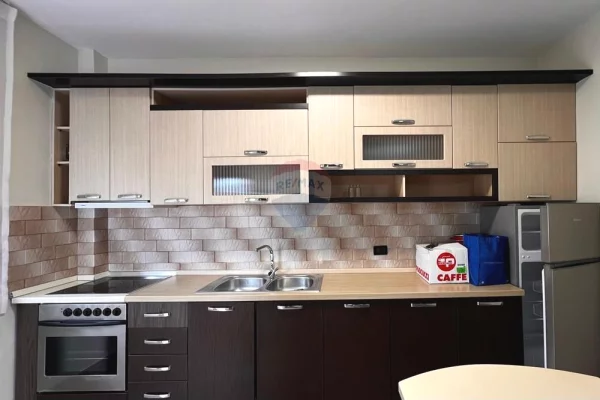 Shtepi me qera Apartament ne Tirane, 2+1, Mobilimi E mobiluar, Pagesa 45,000  Leke.