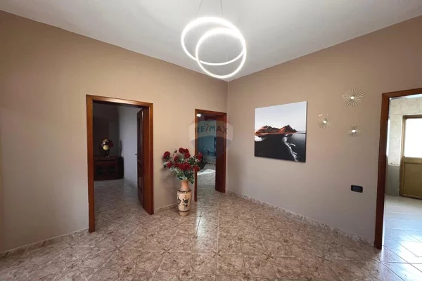 Shtepi me qera 2+1 ne Tirane - 45,000 Leke