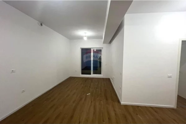 Shtepi ne shitje Apartament ne Tirane, 2+1, Mobilimi Pjeserisht e mobiluar, Pagesa 132,000  Euro.