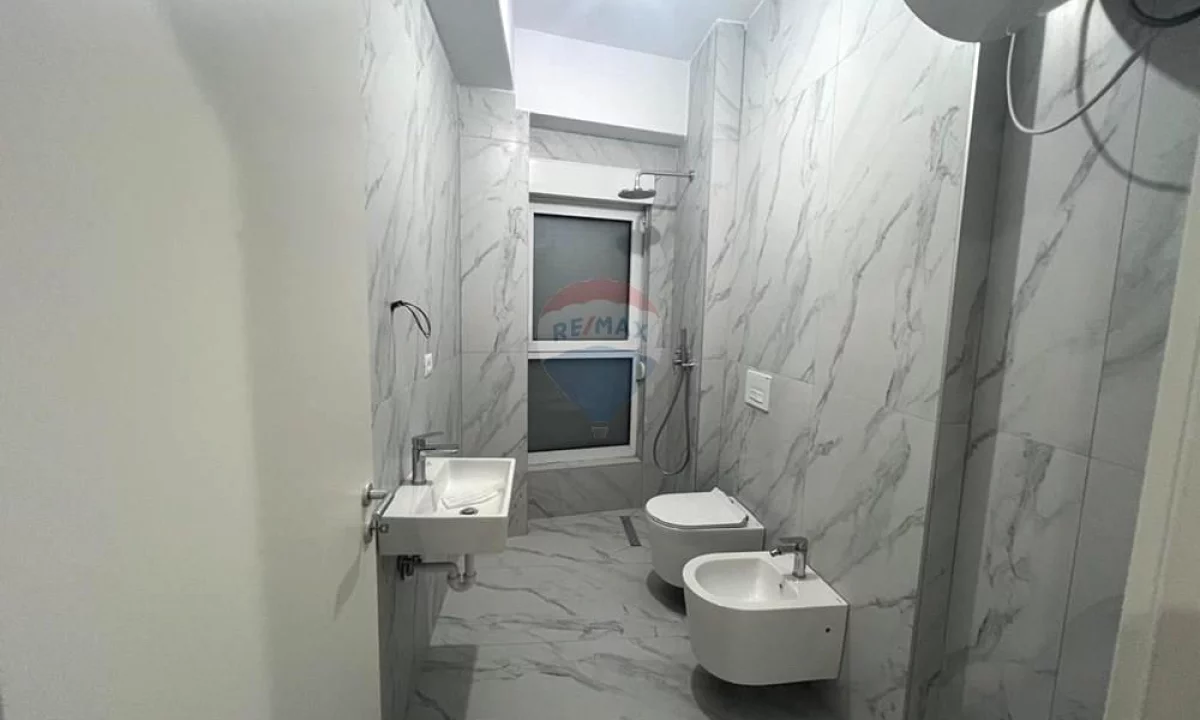 Shtepi ne shitje Apartament ne Tirane, 2+1, Mobilimi Pjeserisht e mobiluar, Pagesa 135,000  Euro.