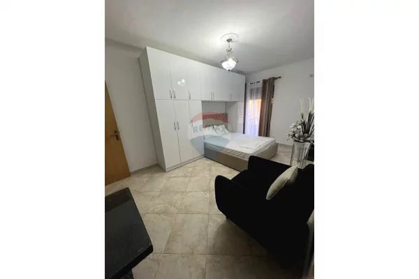 Shtepi me qera Apartament ne Tirane, Garsoniere, Mobilimi E mobiluar, Pagesa 50,000  Leke.