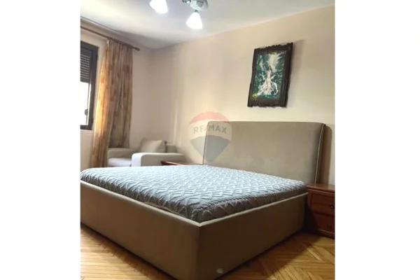 Shtepi me qera Apartament ne Tirane, 2+1, Mobilimi E mobiluar, Pagesa 700  Euro.