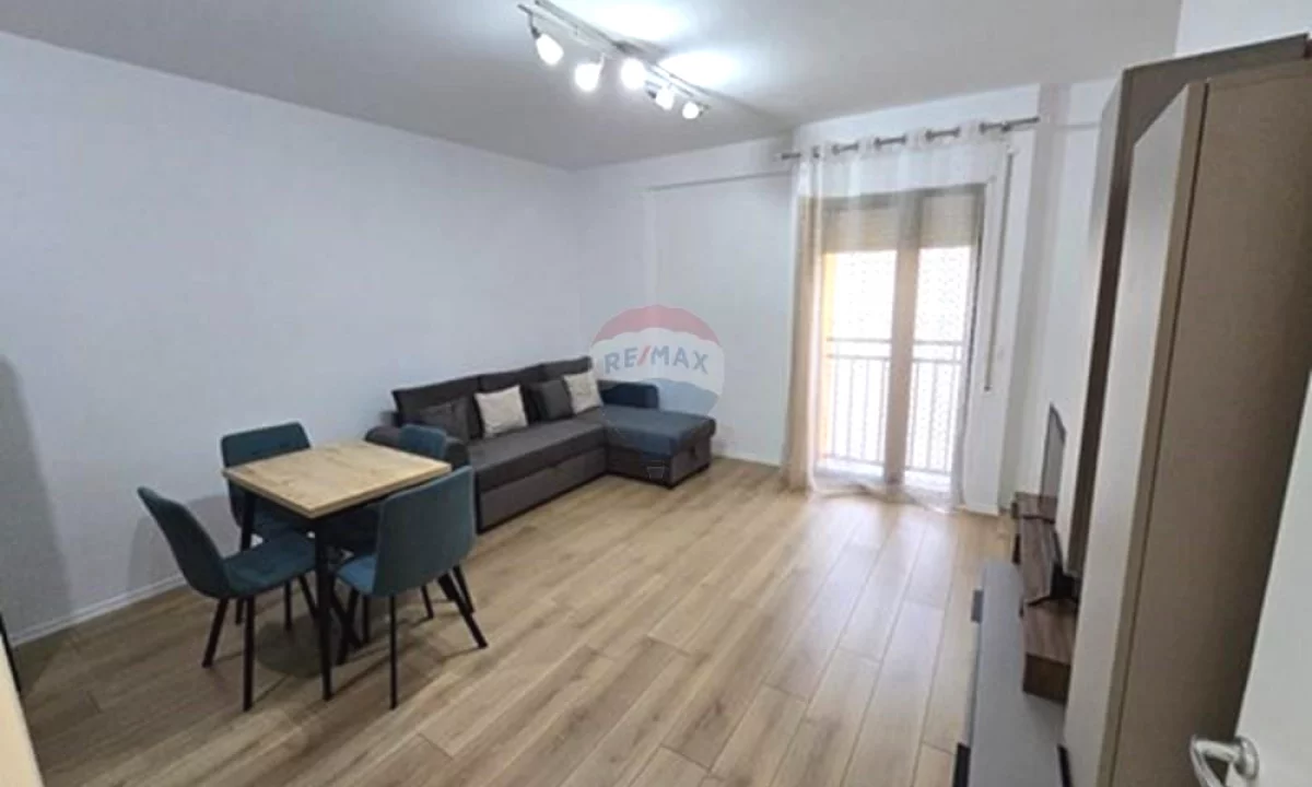 Shtepi me qera Apartament ne Tirane, 1+1, Mobilimi E mobiluar, Pagesa 700  Euro.