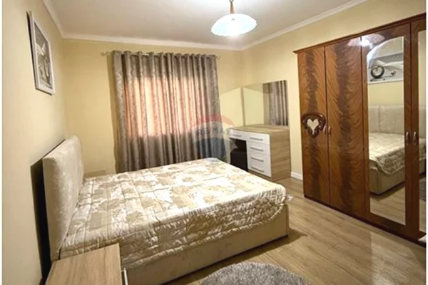 Shtepi me qera Apartament ne Tirane, 2+1, Mobilimi E mobiluar, Pagesa 600  Euro.