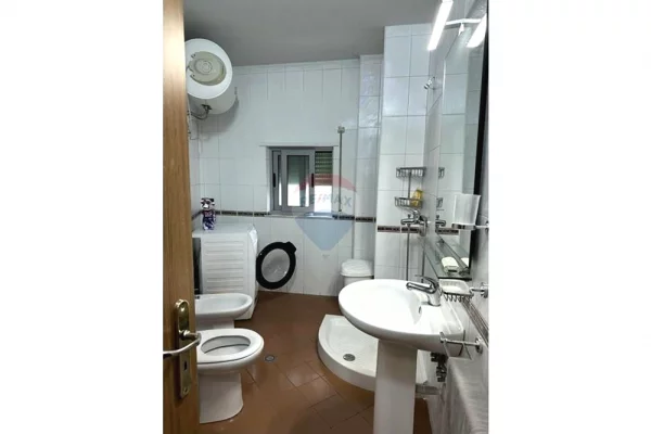 Shtepi me qera Apartament ne Tirane, 1+1, Mobilimi E mobiluar, Pagesa 620  Euro.
