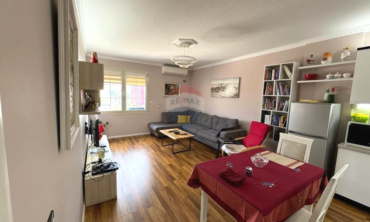 Shtepi me qera Apartament ne Tirane, 2+1, Mobilimi E mobiluar, Pagesa 720  Euro.