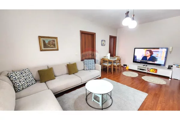 Shtepi me qera Apartament ne Tirane, 1+1, Mobilimi E mobiluar, Pagesa 640  Euro.