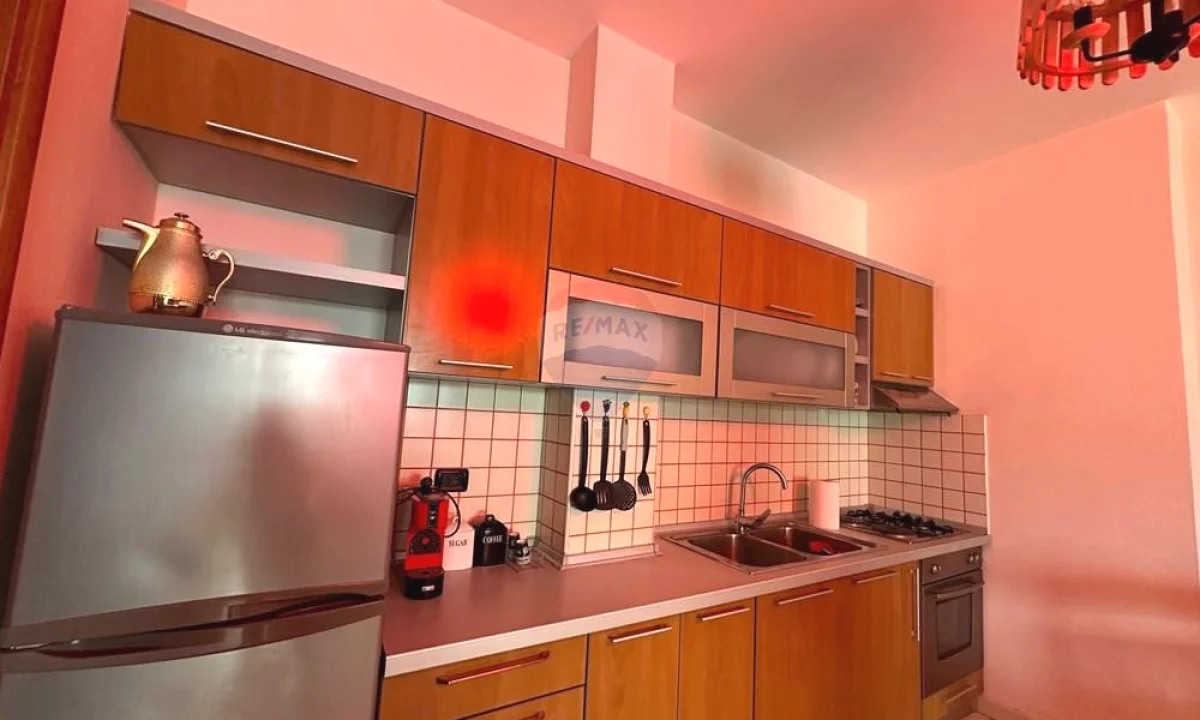 Shtepi me qera Apartament ne Tirane, 2+1, Mobilimi E mobiluar, Pagesa 67,000  Leke.