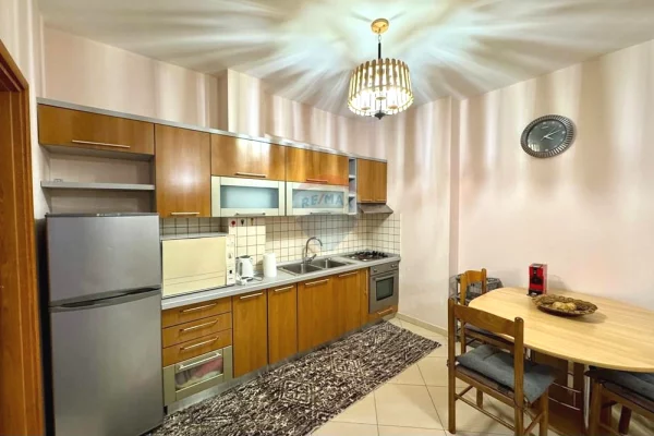 Shtepi me qera Apartament ne Tirane, 2+1, Mobilimi E mobiluar, Pagesa 67,000  Leke.