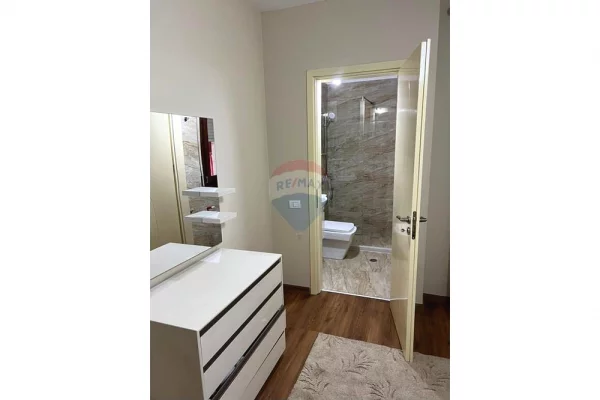 Shtepi me qera Apartament ne Tirane, 2+1, Mobilimi E mobiluar, Pagesa 81,500  Leke.