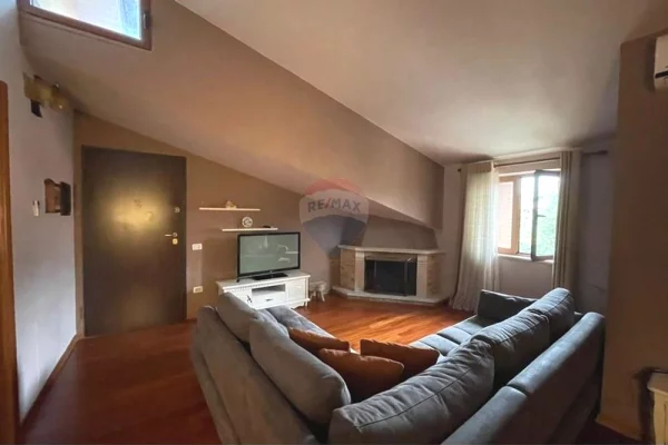 Shtepi me qera Apartament ne Tirane, 2+1, Mobilimi E mobiluar, Pagesa 470  Euro.