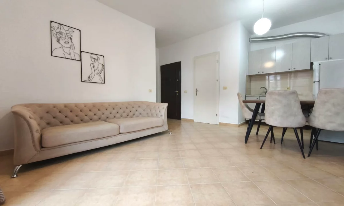Shtepi me qera Apartament ne Tirane, 1+1, Mobilimi E mobiluar, Pagesa 400  Euro.