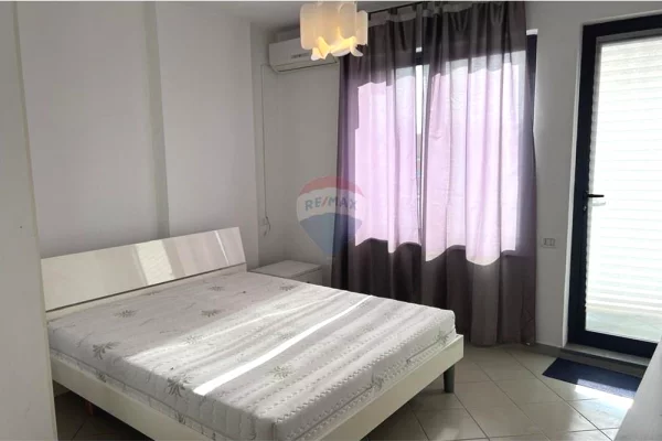 Shtepi me qera Apartament ne Tirane, 2+1, Mobilimi E mobiluar, Pagesa 570  Euro.